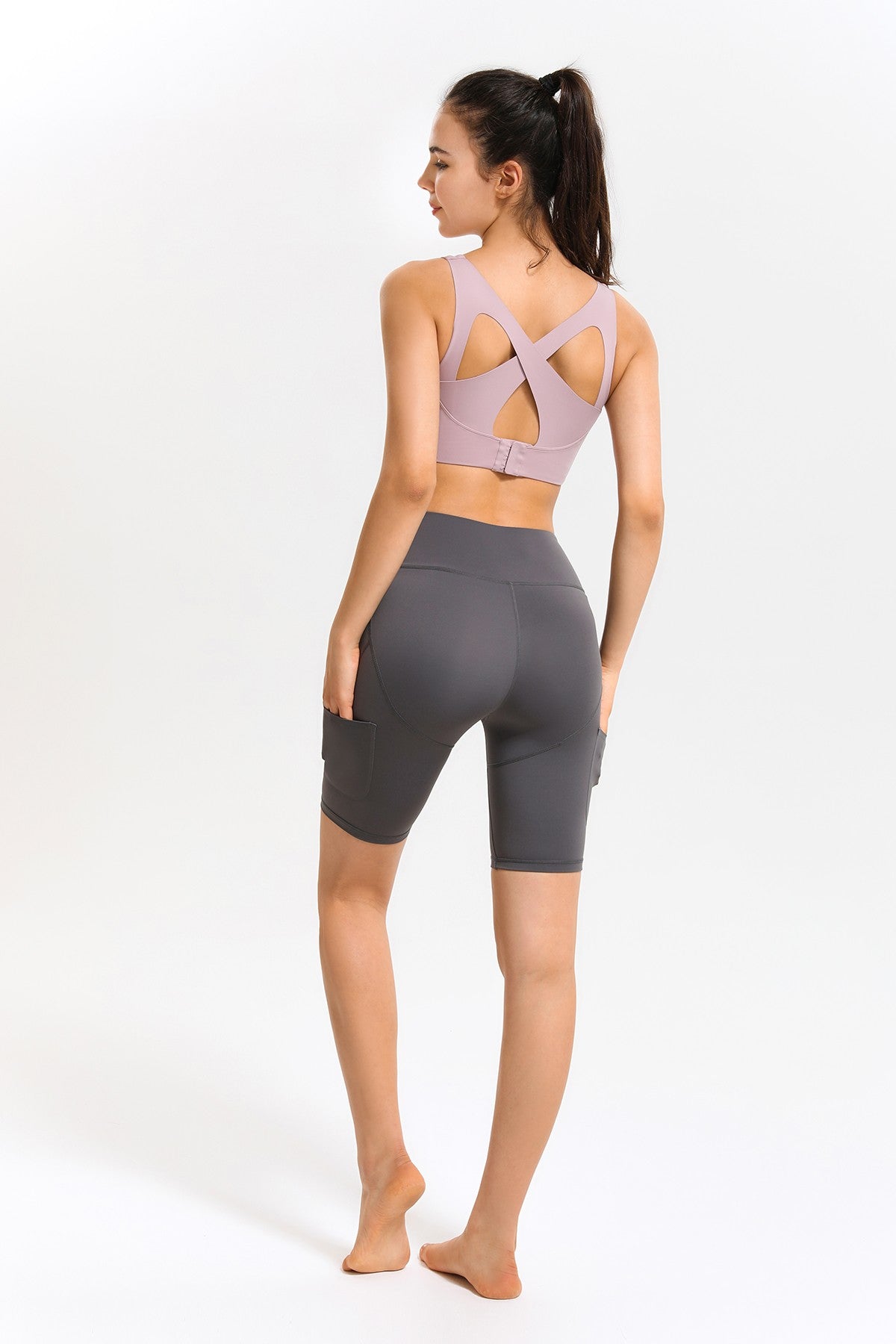 조절 가능한 버클이 달린 크로스오버 스포츠 브라