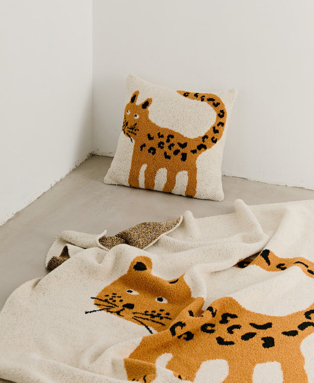 Big Cat Leopard Spot Knit Blanket