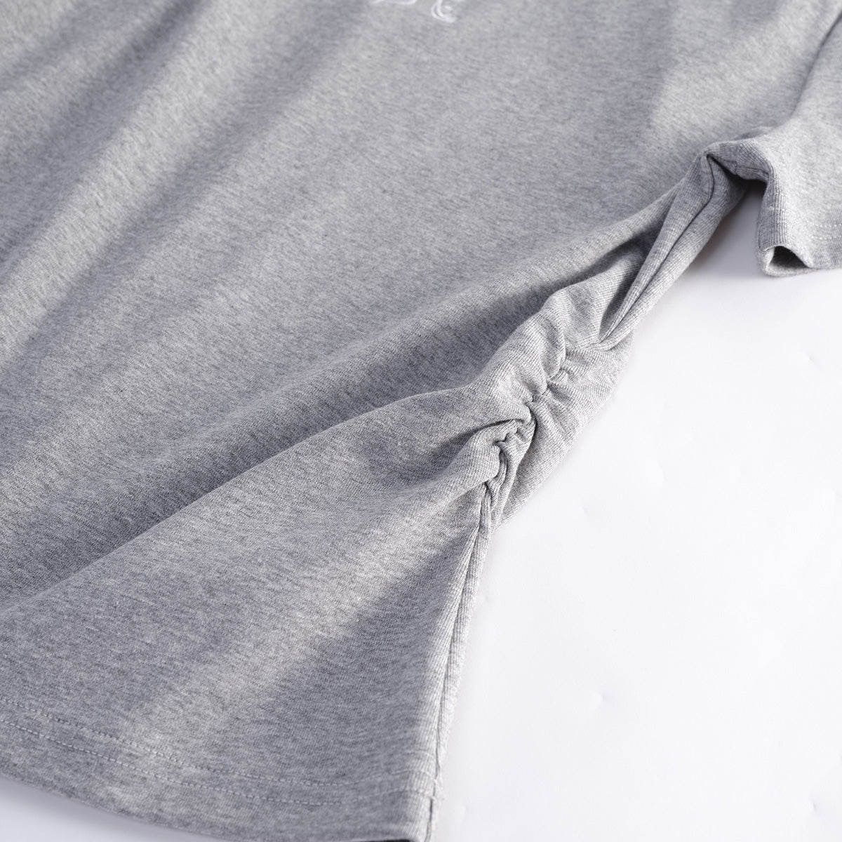 Kroche Bow Embroidery Pleated Slim Fit Tee Gray