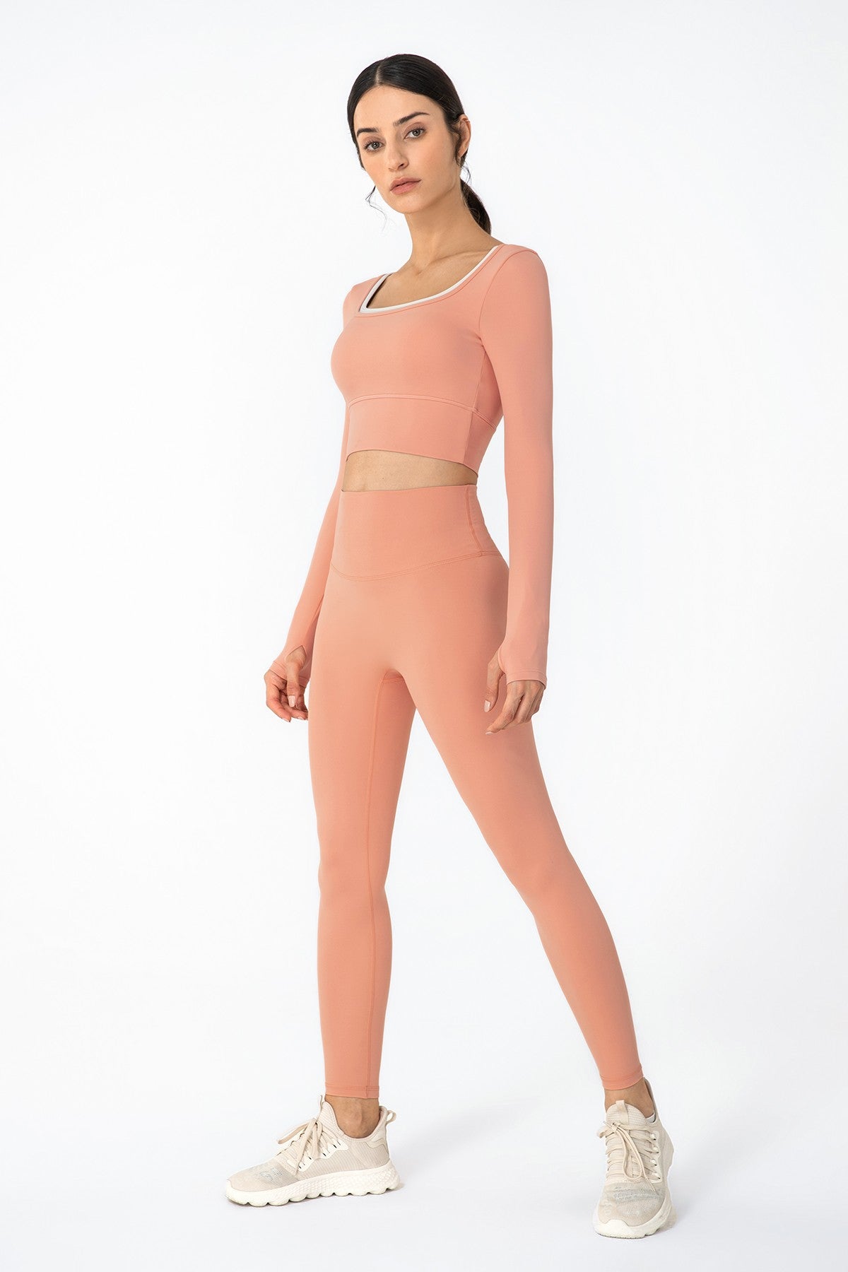 U 넥 긴팔 셔츠 내장 브라