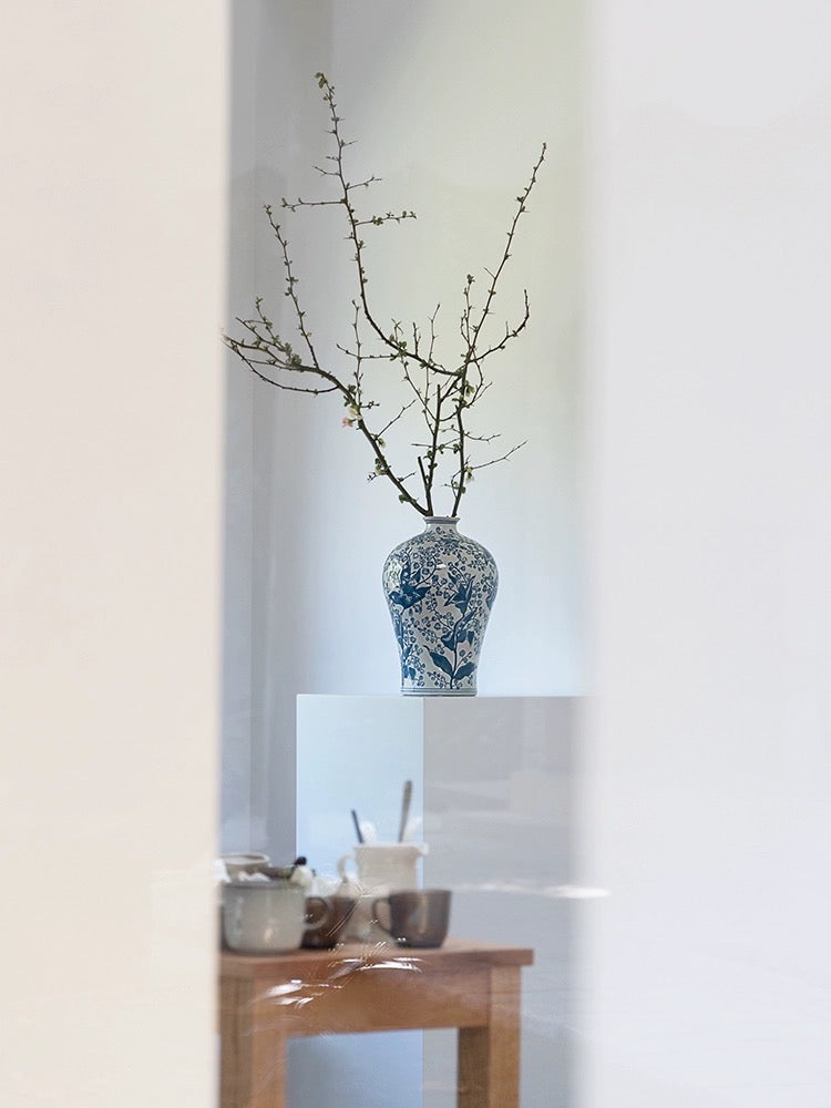 ブルーベル / ライトブルー磁器製花瓶