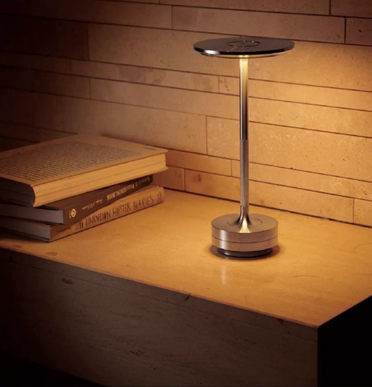 Elegance Touch - Luxe Aluminum Ambient Table Lamp