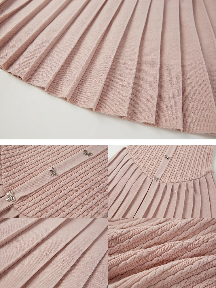 Uネック スリムフィット 半袖 ニットプリーツワンピース