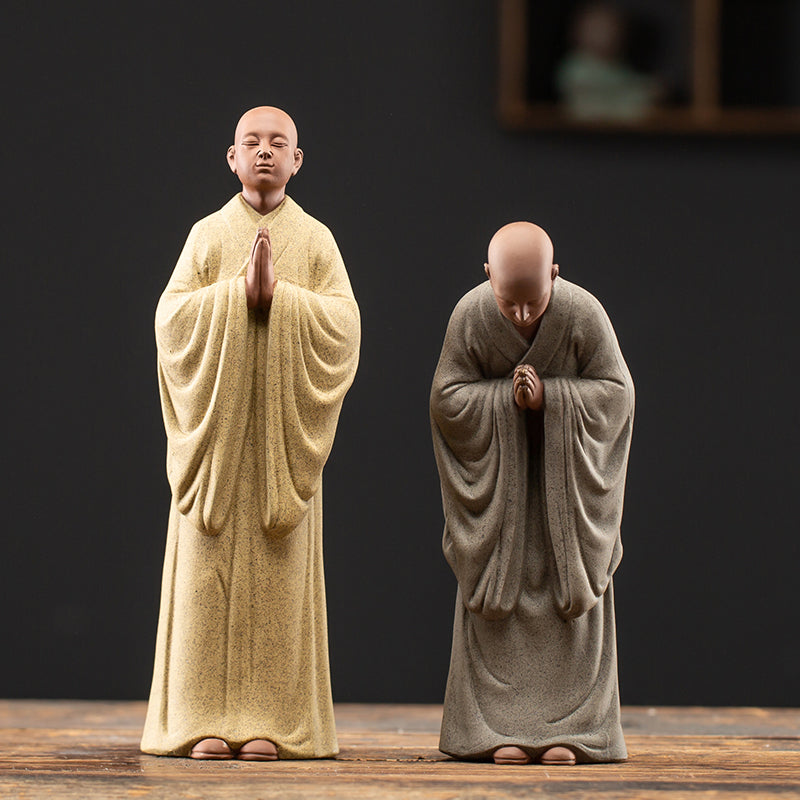 禅の静寂の僧侶の彫刻