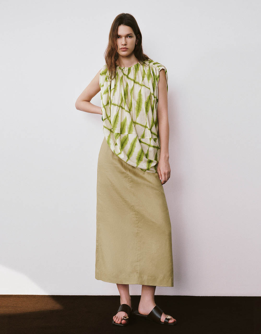 Sleeveless Off-Shoulder Overhead Shirt