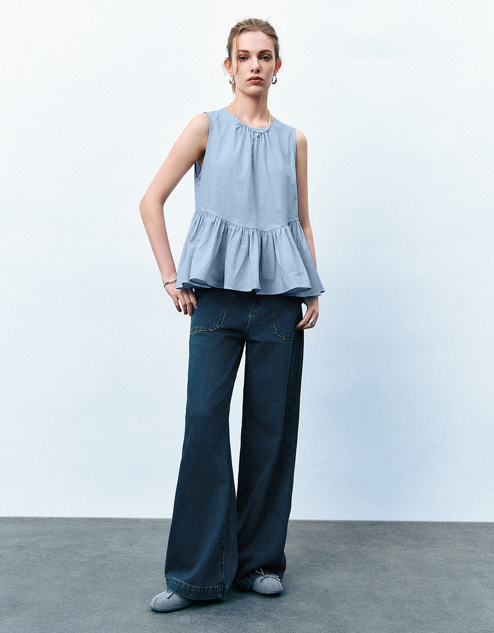 Sleeveless Crew Neck Overhead Shirt