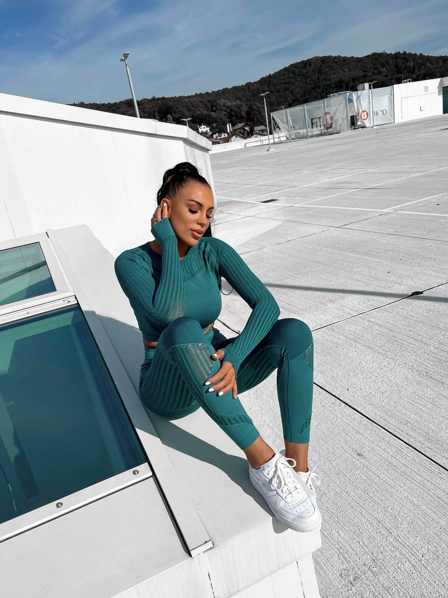 레이저 컷 긴팔 & 레깅스 세트