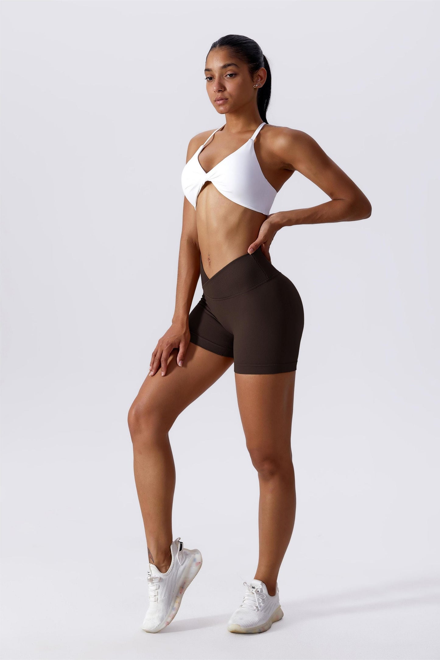 V-웨이스트 스크런치 버트 쇼츠