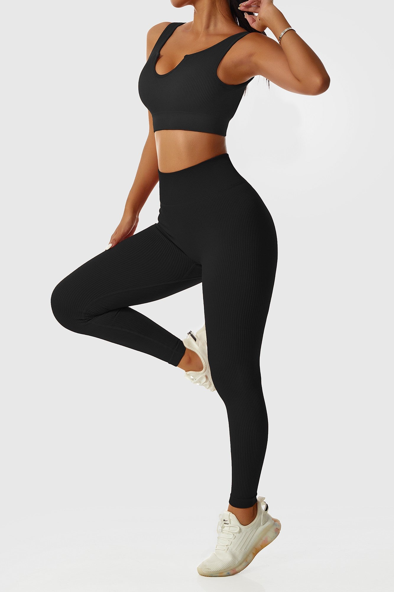 リブ編みUネックラインスポーツブラ