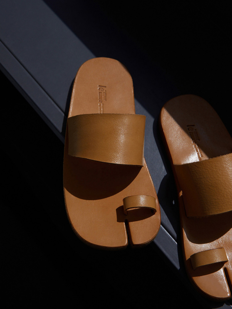 Handcrafted Washed Vegetable-Tanned Leather Thong Sandals