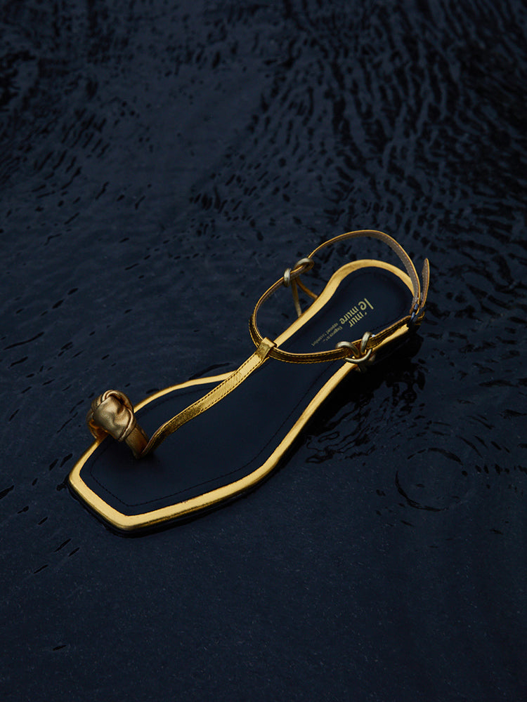 미니멀리스트 썸링 토 샌들 