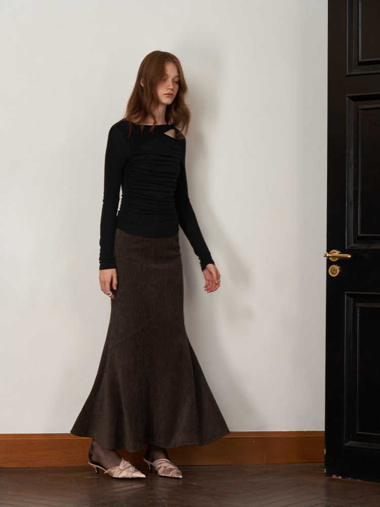 Midskirt with Asymmetrical Design and Soft Fishtail Hem