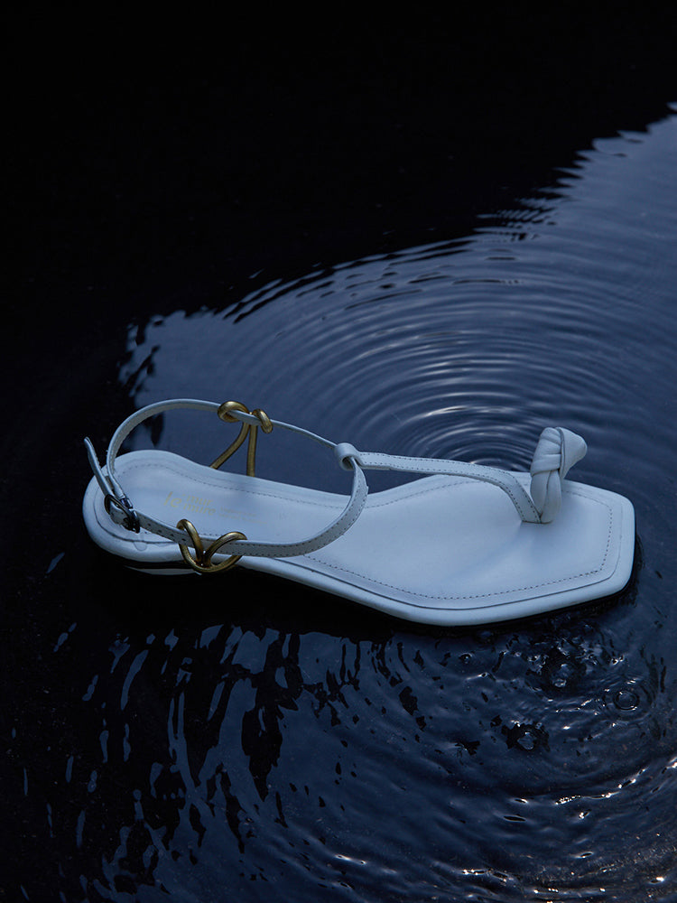 미니멀리스트 썸링 토 샌들 