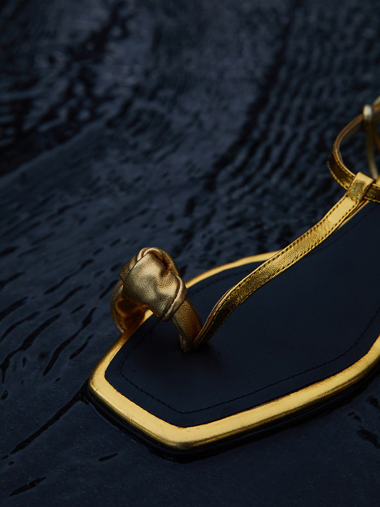 미니멀리스트 썸링 토 샌들 