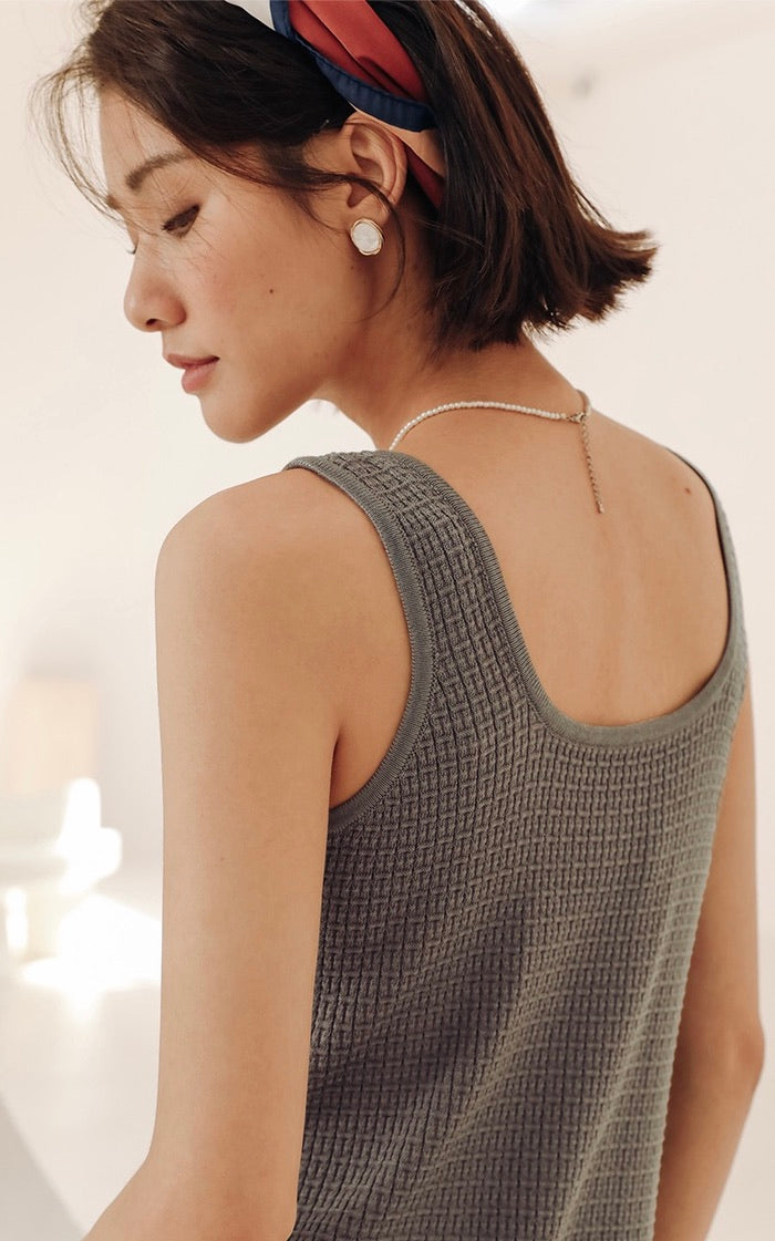 라이트 니트 트위스트 민소매 드레스그레이 색상