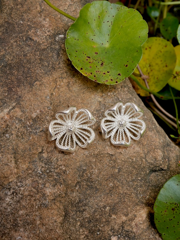 “Silver Bloom” Hollowed Floral Earrings