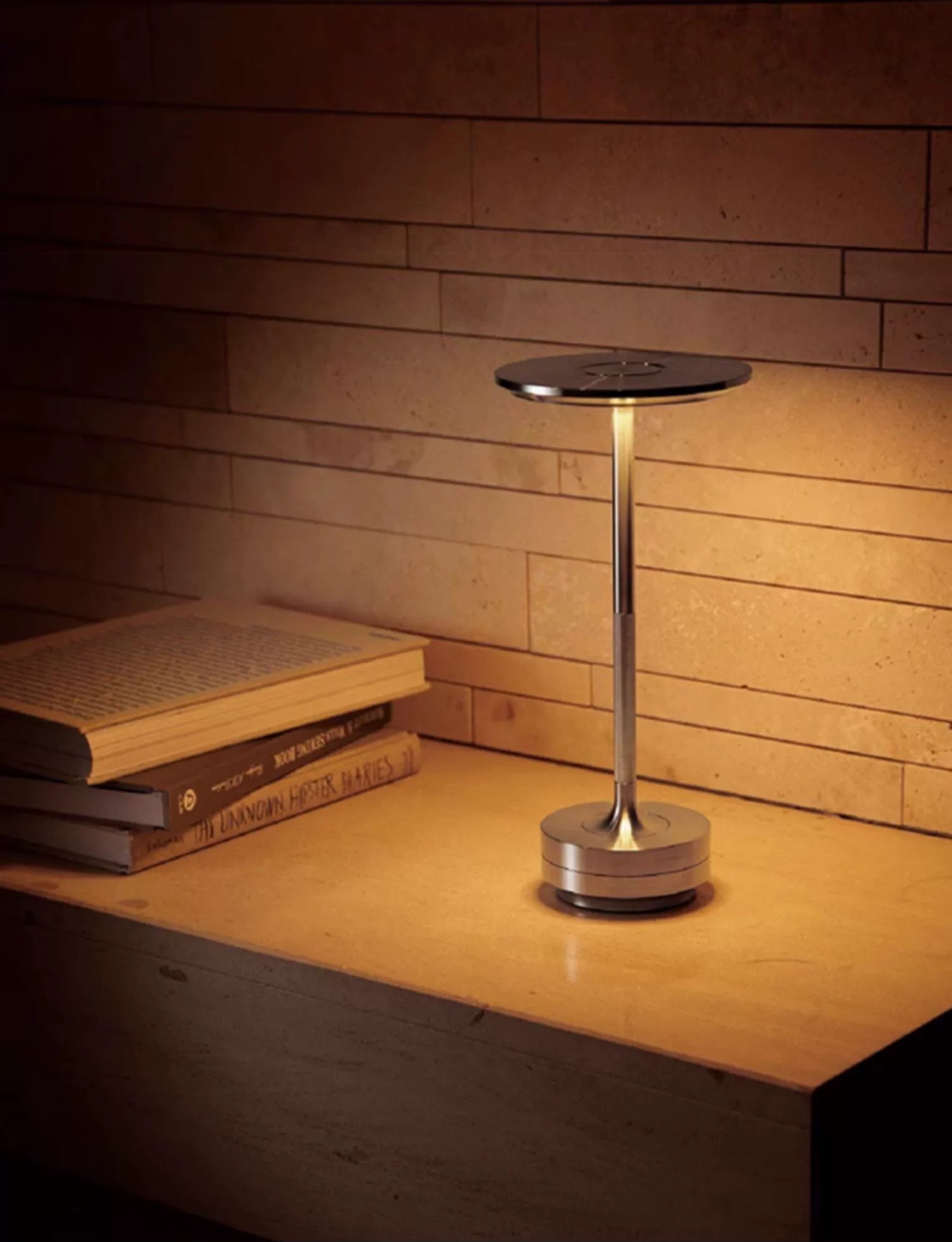 Elegance Touch - Luxe Aluminum Ambient Table Lamp