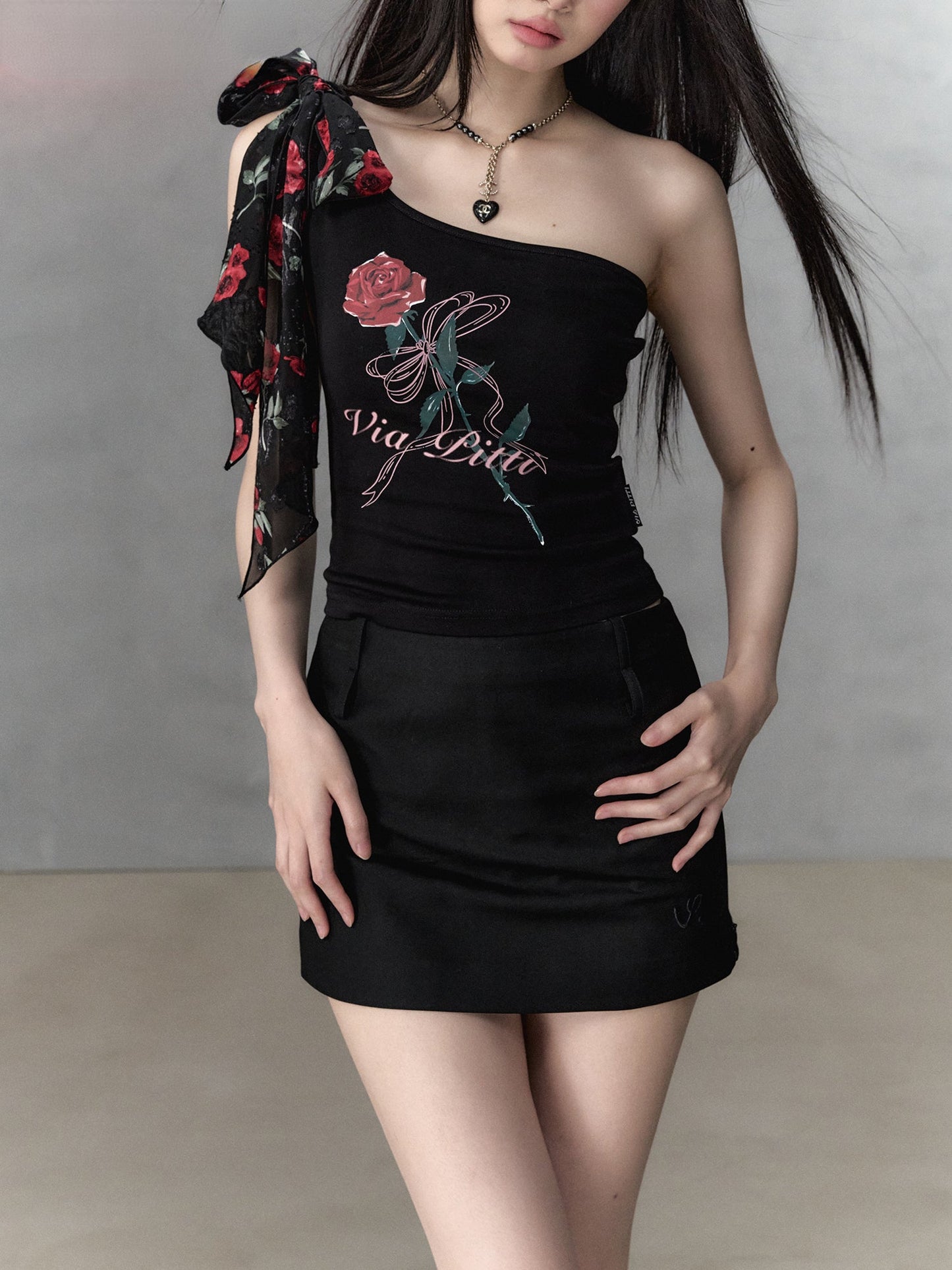 Black Rose Print One-shoulder Strap