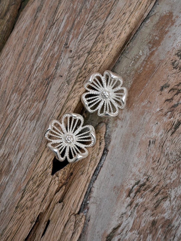 “Silver Bloom” Hollowed Floral Earrings