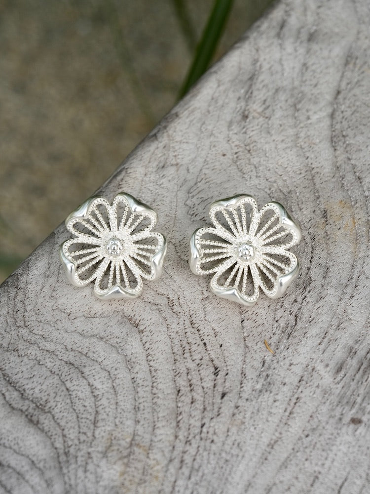 “Silver Bloom” Hollowed Floral Earrings