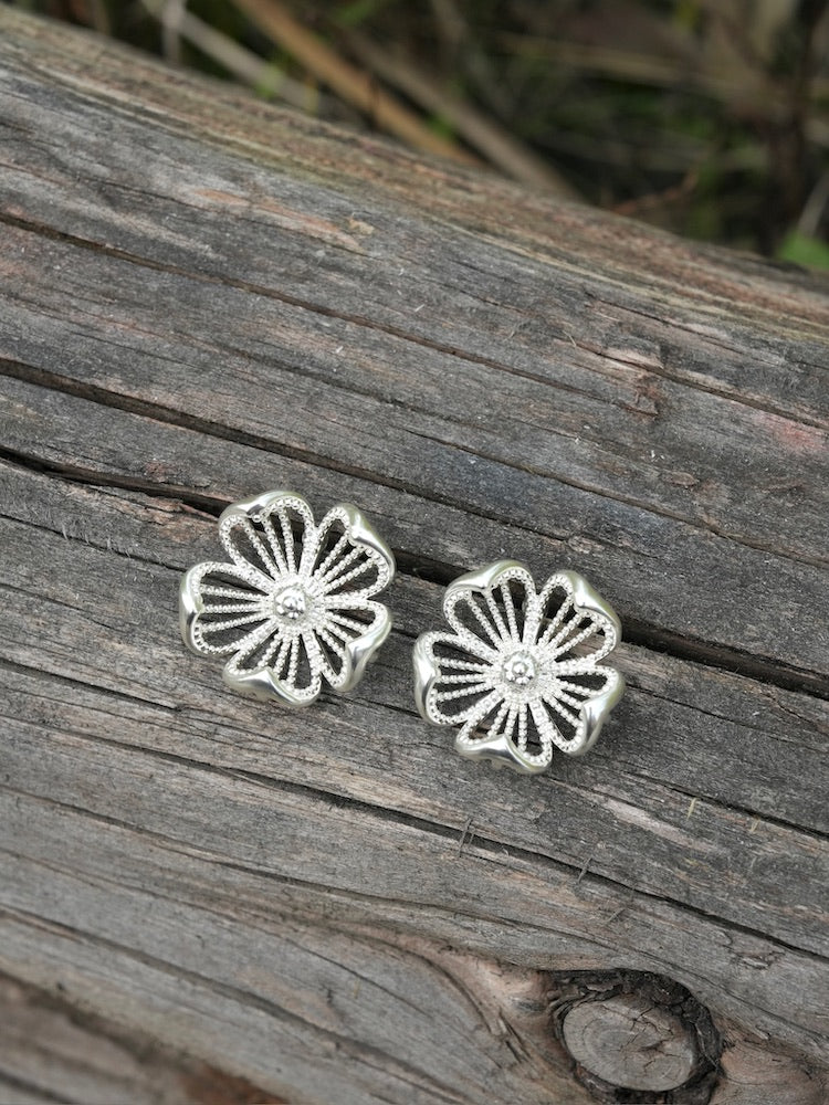 “Silver Bloom” Hollowed Floral Earrings