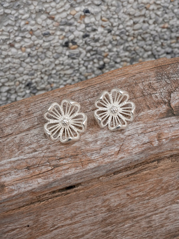 “Silver Bloom” Hollowed Floral Earrings