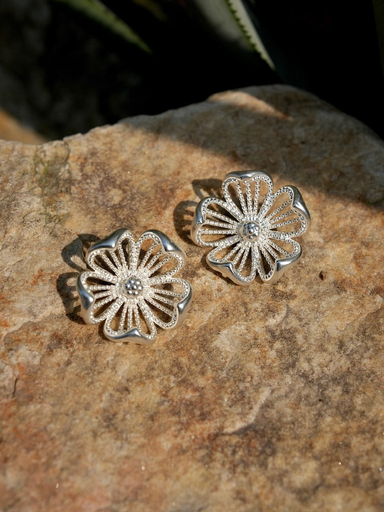 “Silver Bloom” Hollowed Floral Earrings