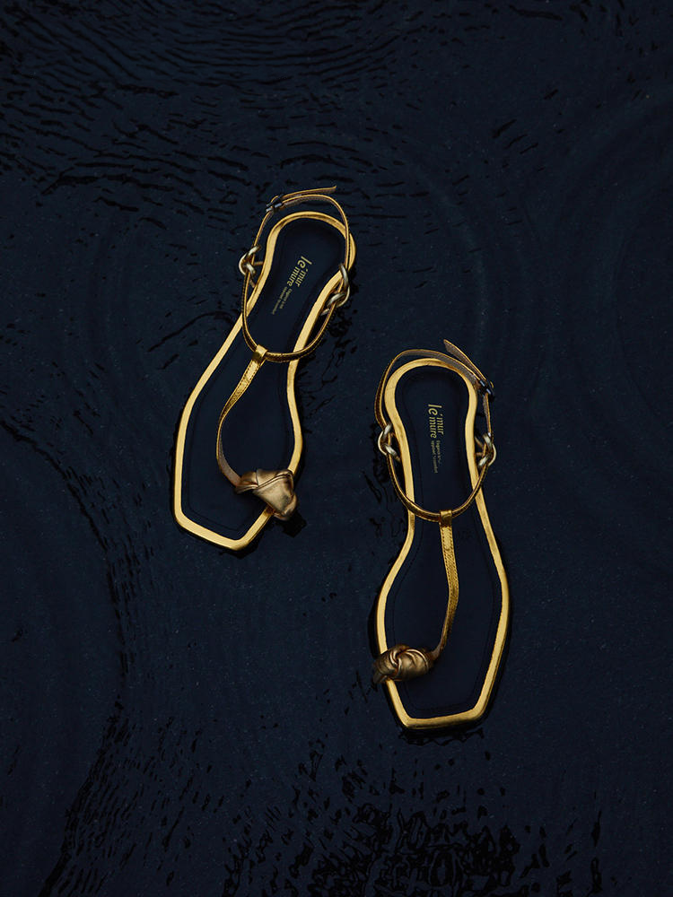 미니멀리스트 썸링 토 샌들 