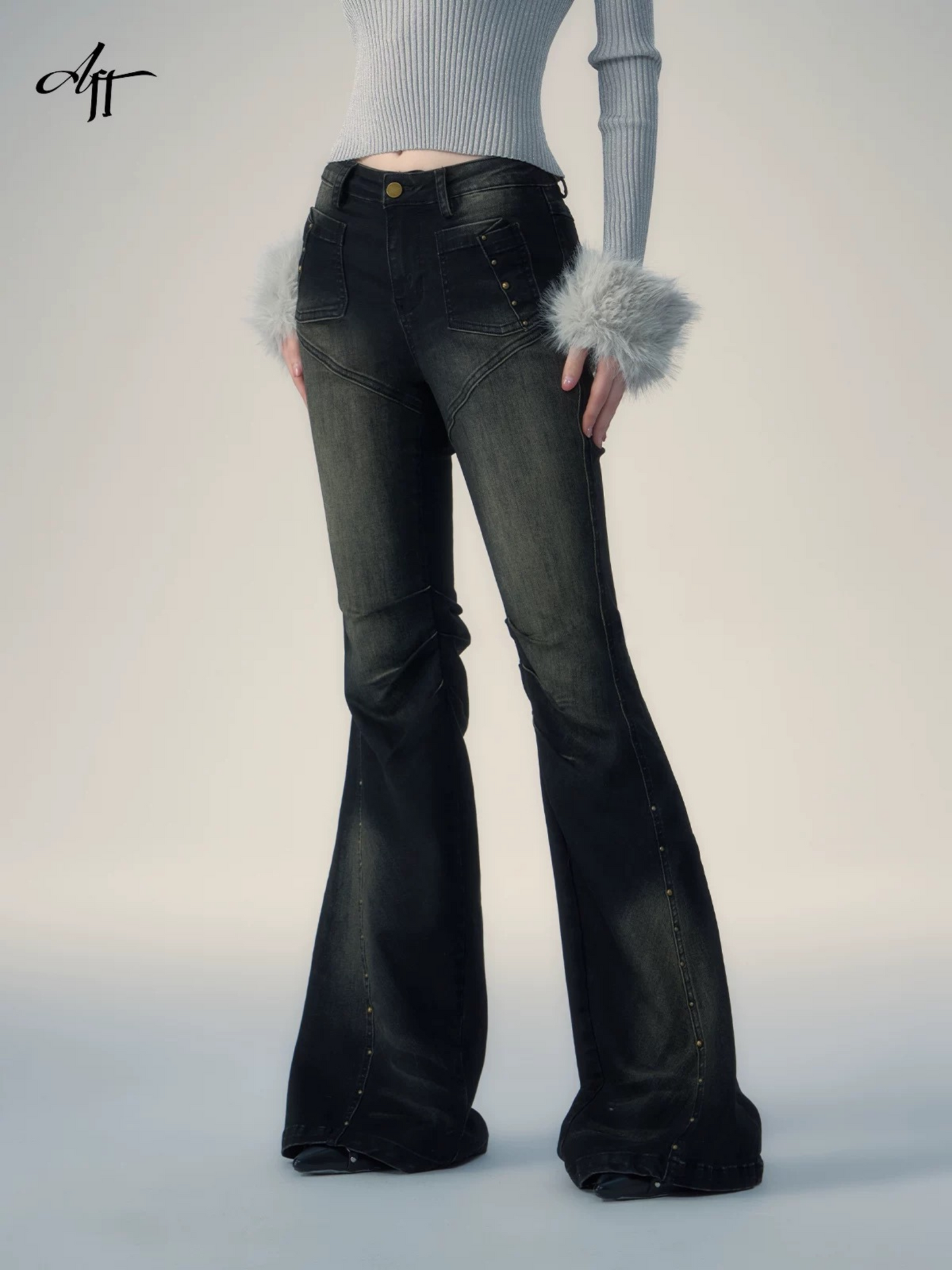 Vintage Y2K High-Waisted Flared Jeans with Wash Effect and Studded Detail