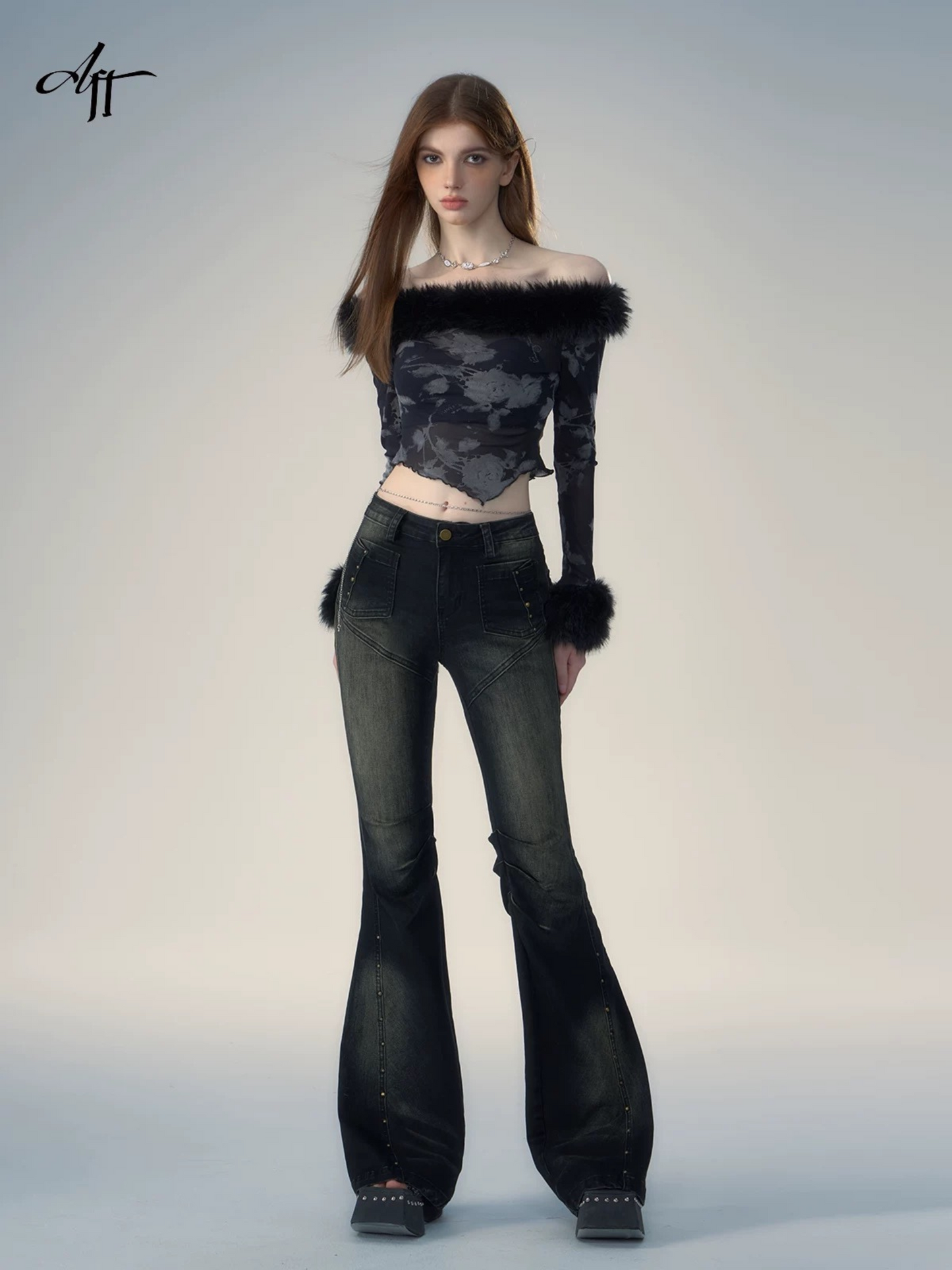 Vintage Y2K High-Waisted Flared Jeans with Wash Effect and Studded Detail