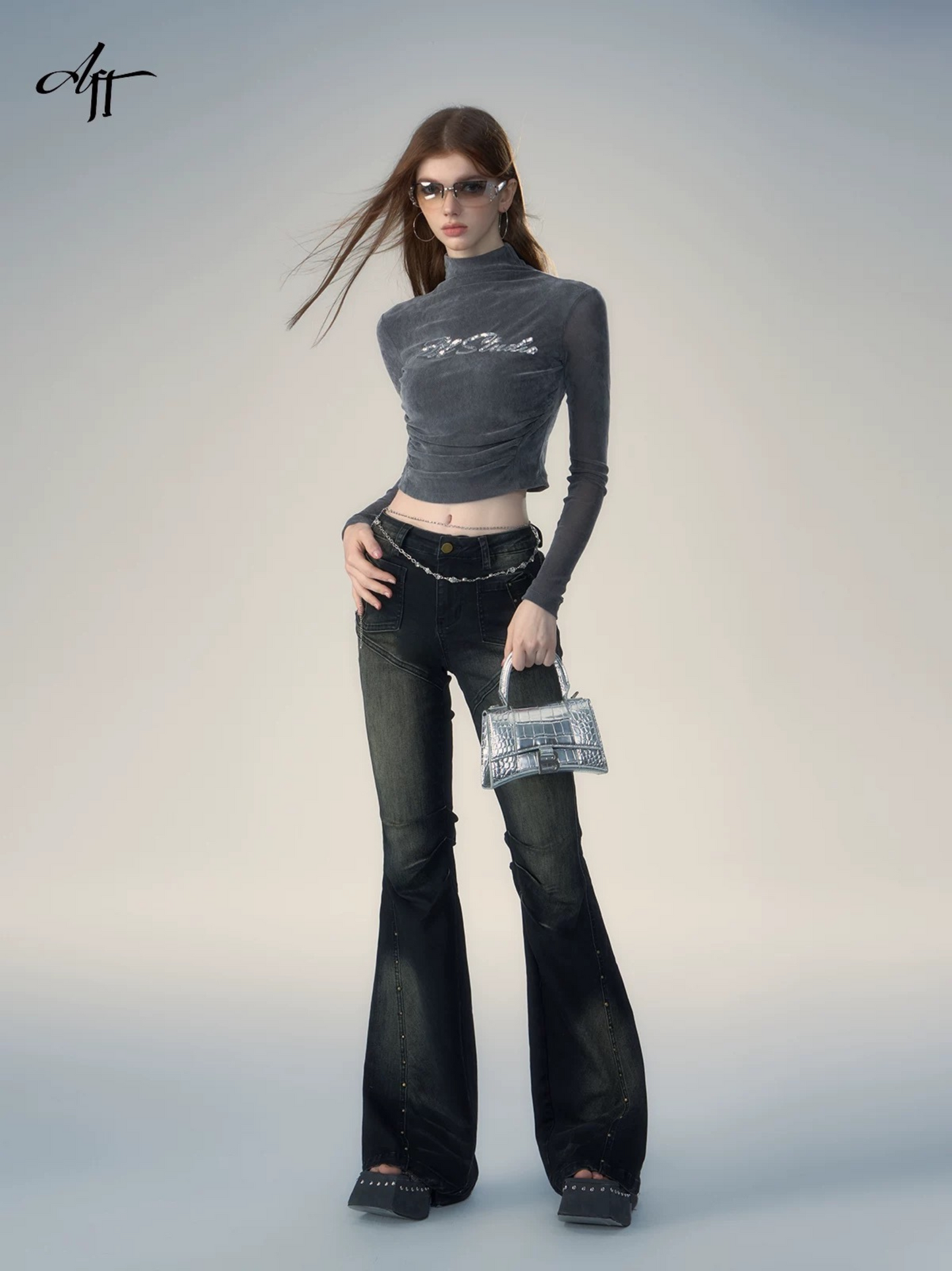 Vintage Y2K High-Waisted Flared Jeans with Wash Effect and Studded Detail