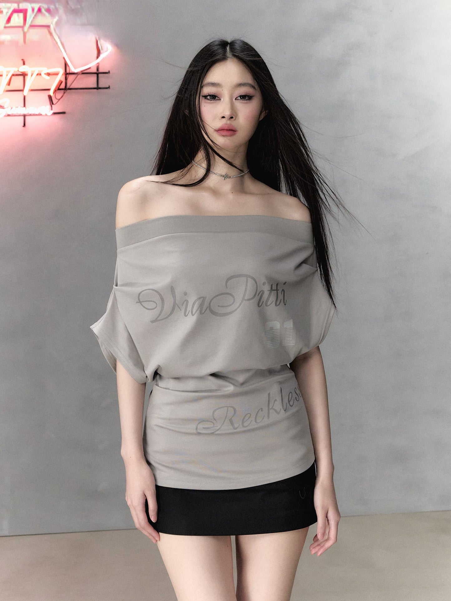 Champagne Grey One-shoulder Letter Printed Blouse