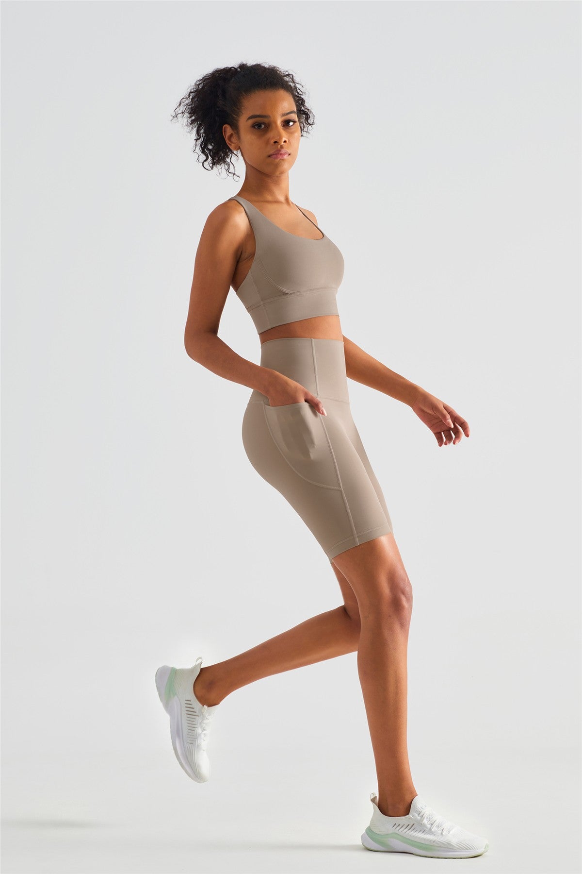 포켓이 있는 멀티 스포츠 바이커 반바지