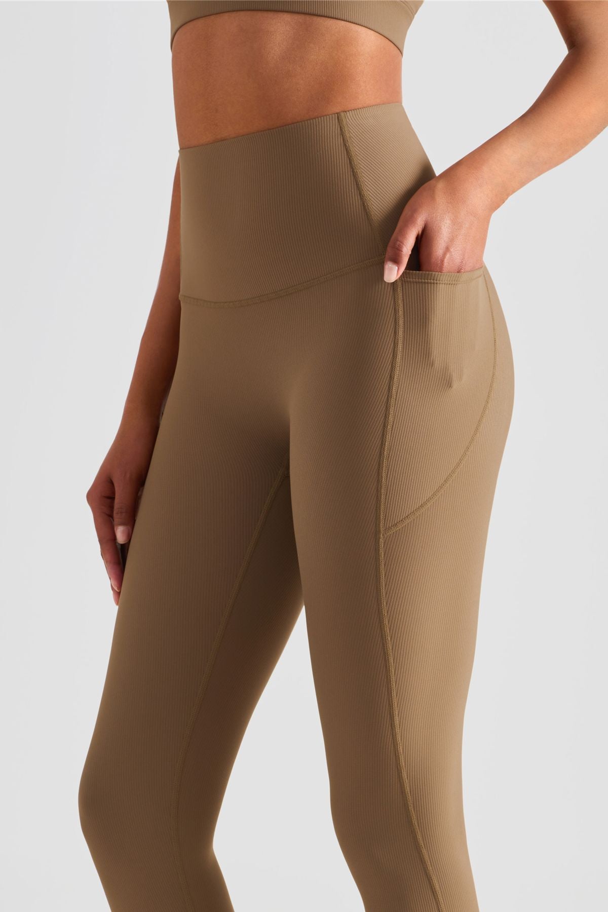 Ribbed Seamless Leggings with Pockets