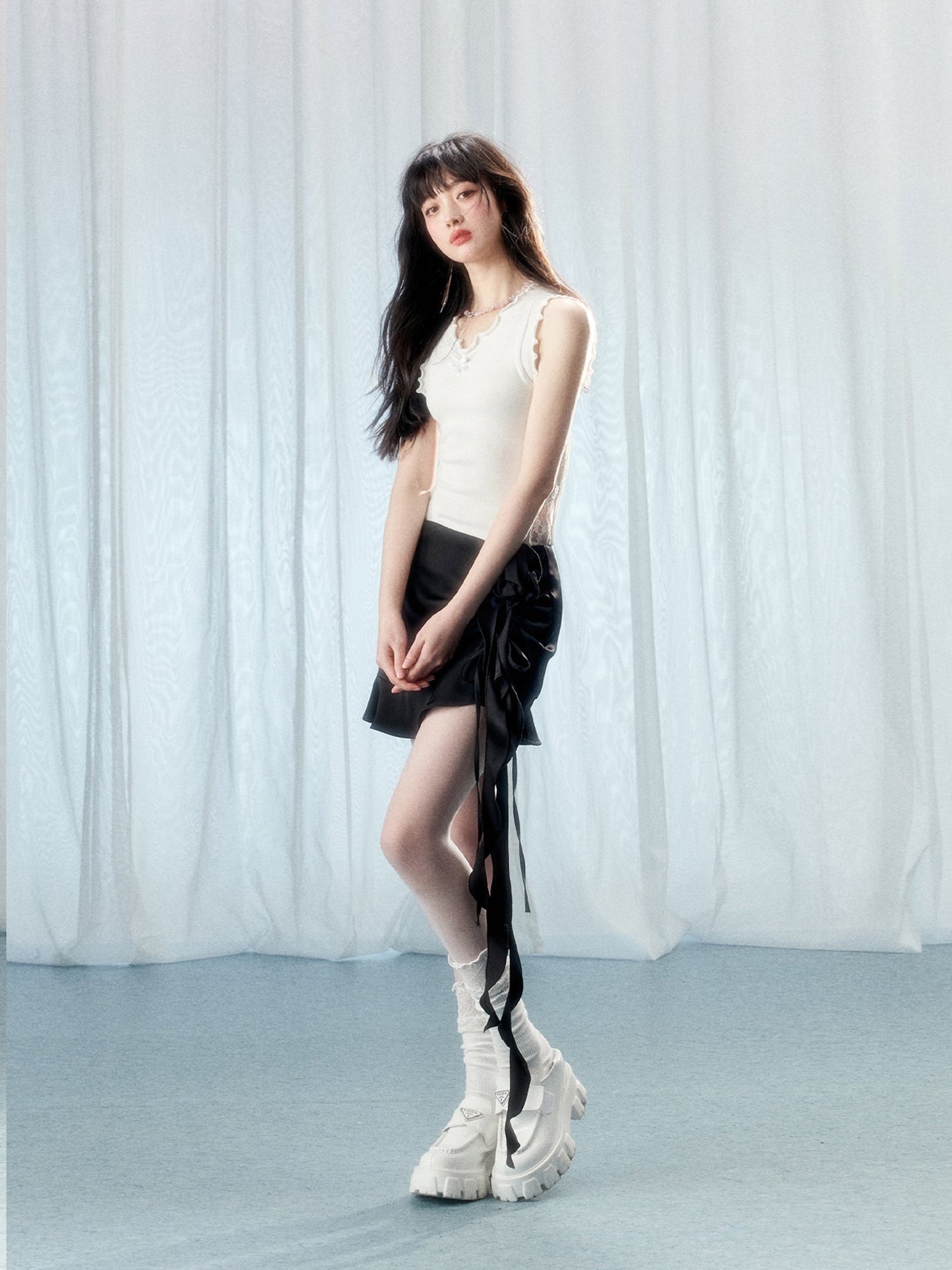 멜로우 사이드 레이스 섹시 타이트 컷소우 