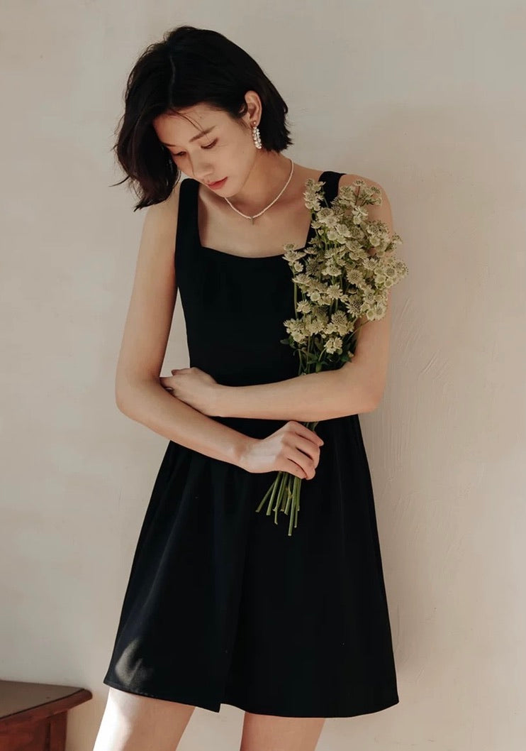 Tie Back Mid Flare Dress in Black