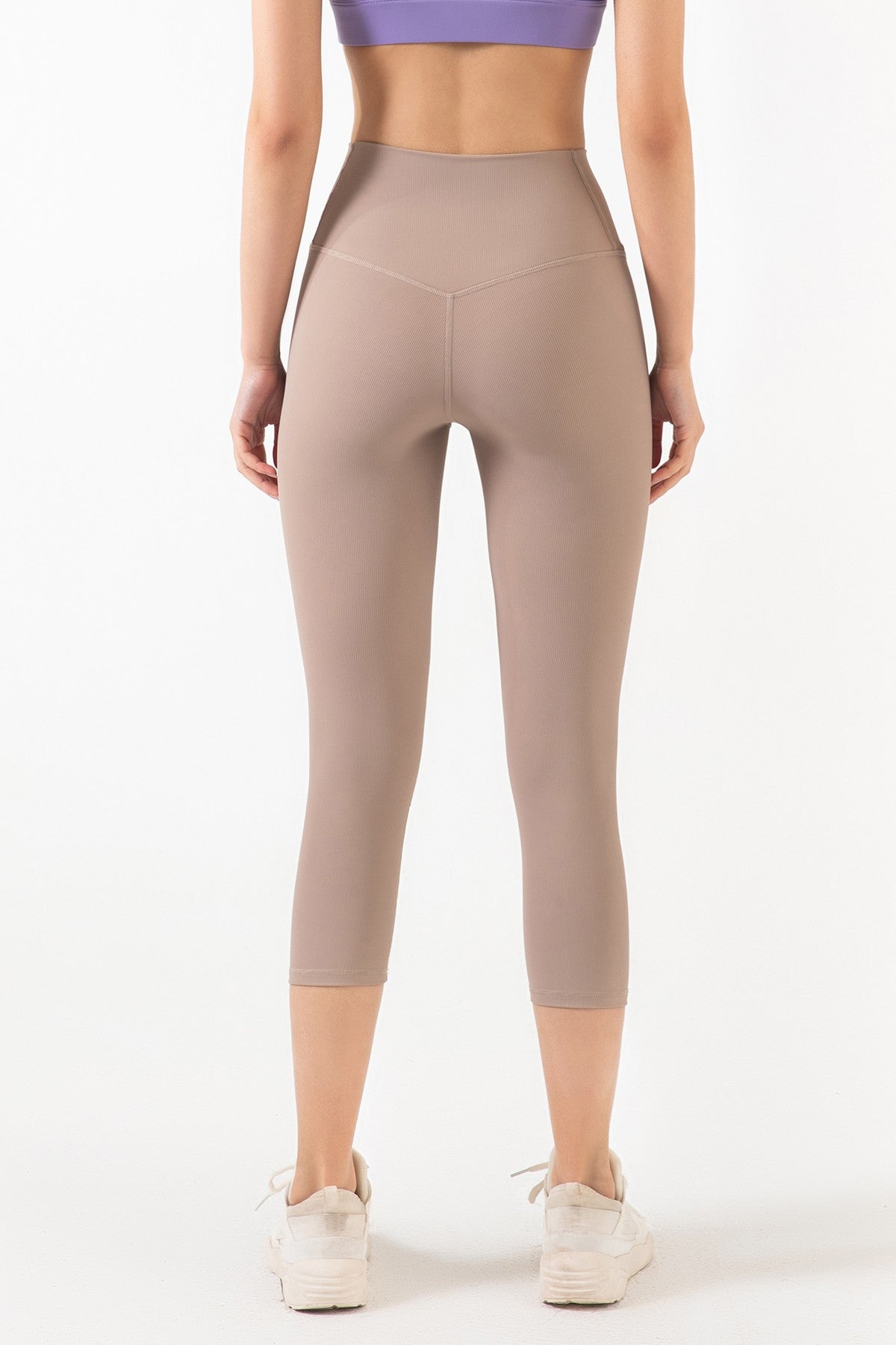 Ribbed Seamless Capri Leggings