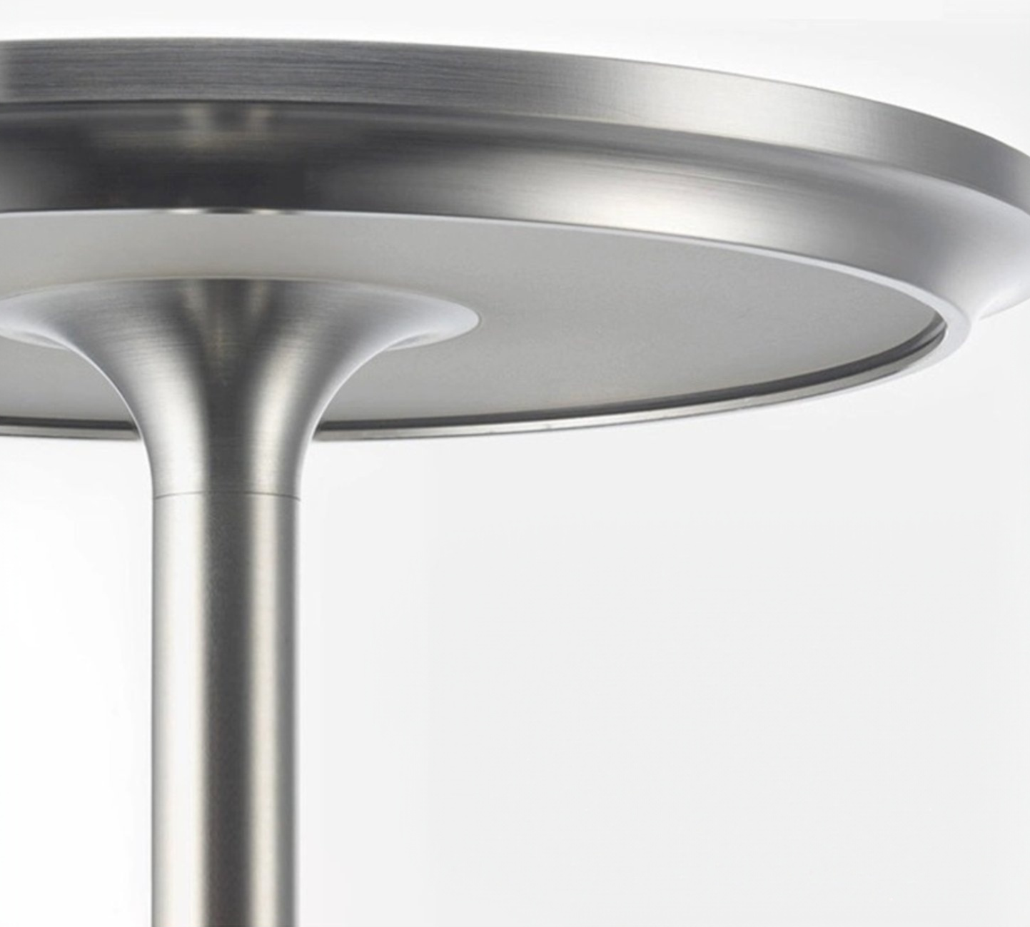 Elegance Touch - Luxe Aluminum Ambient Table Lamp