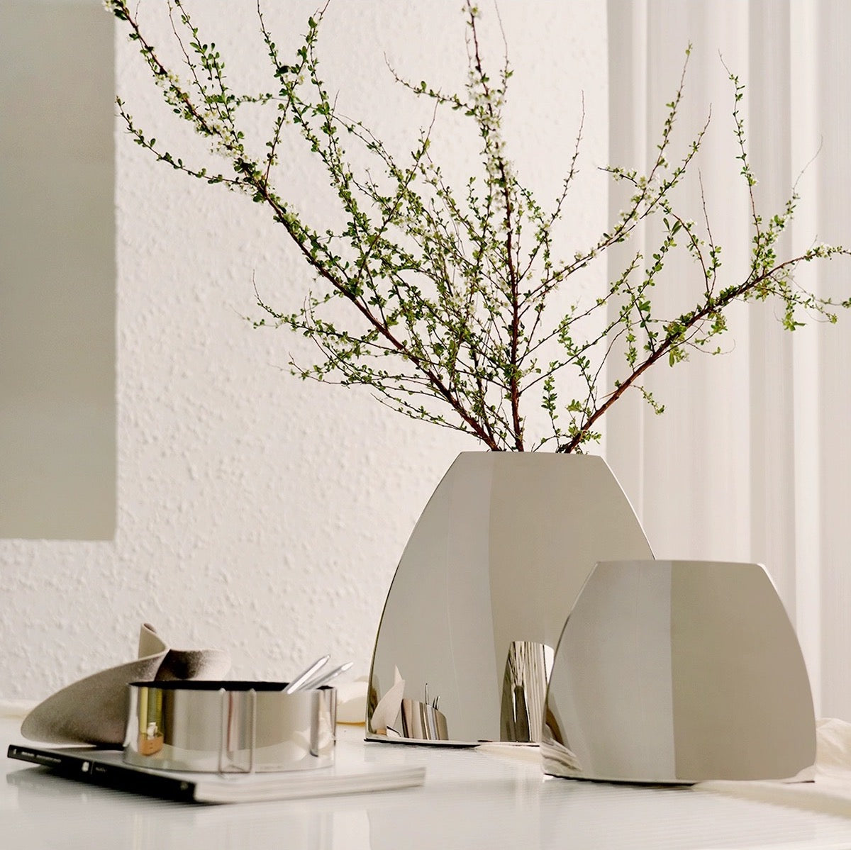 Modern Luxe Curvature Vases