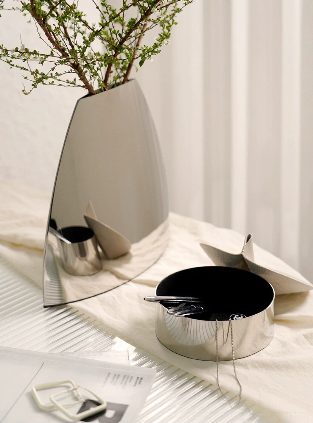 Modern Luxe Curvature Vases