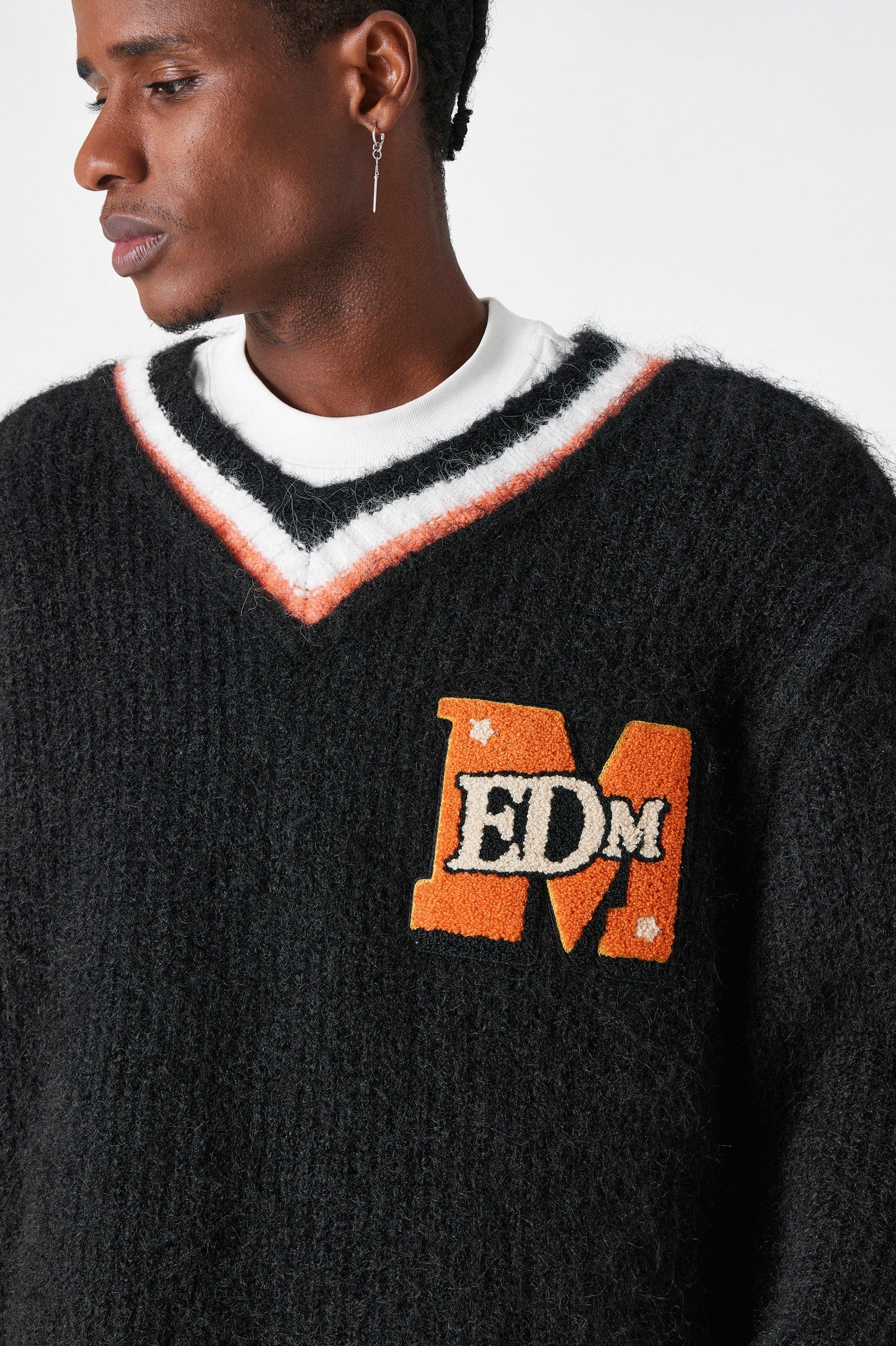 MEDM 브이넥 스웨터