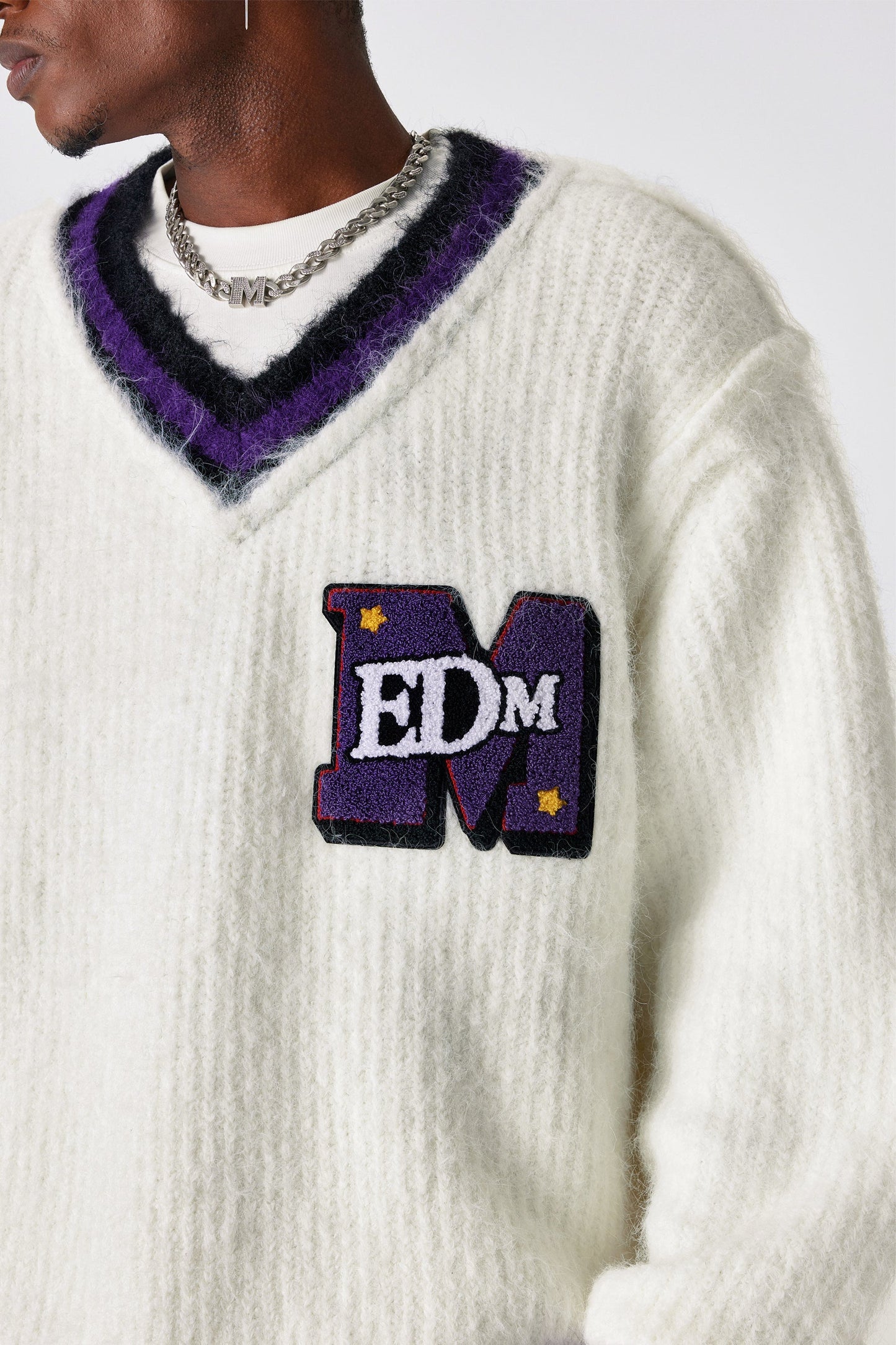 MEDM 브이넥 스웨터