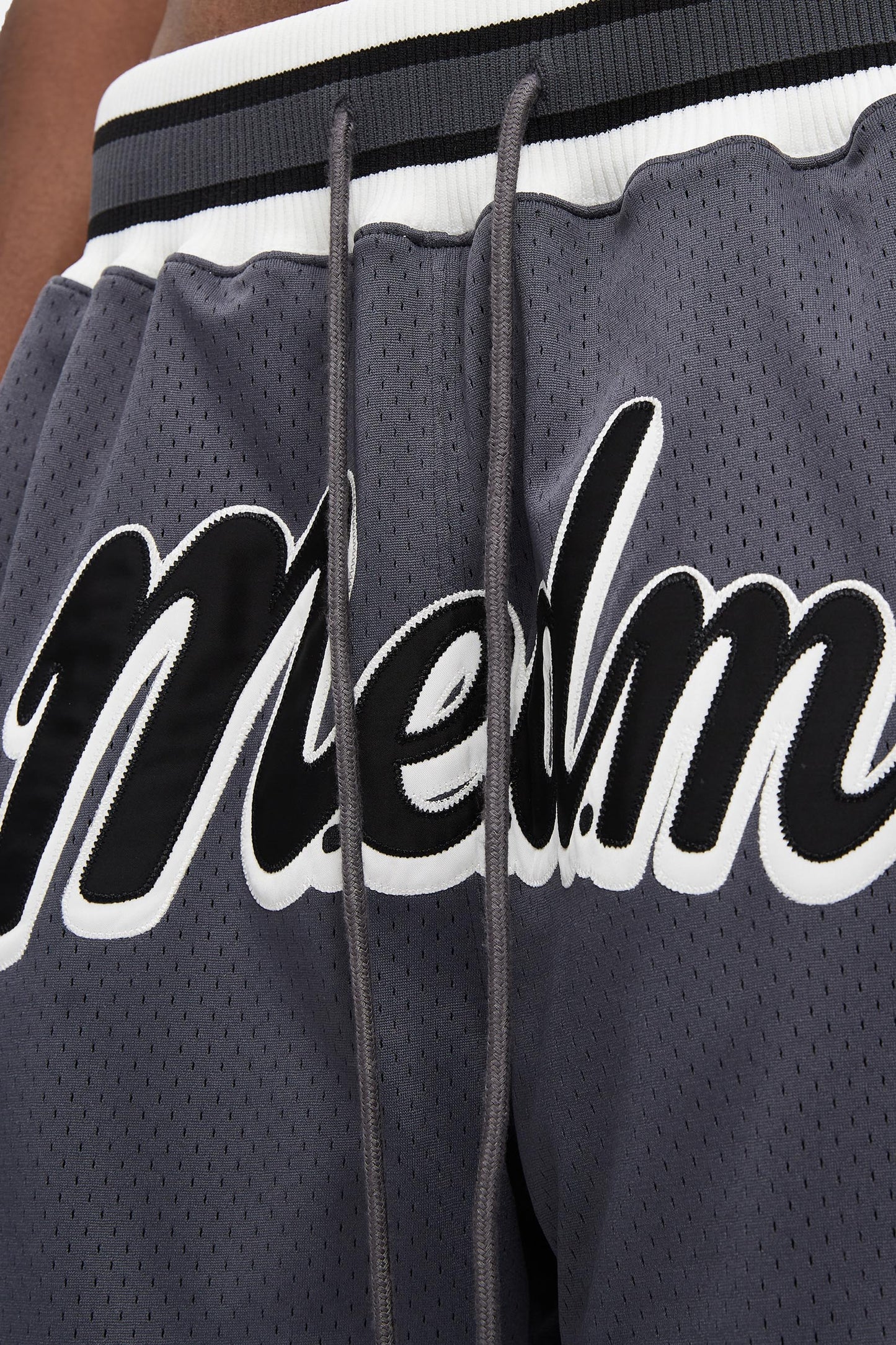 MEDM 자수 로고 쇼츠