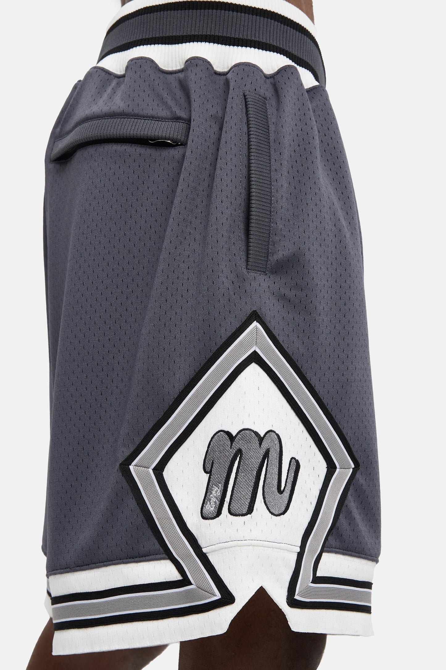 MEDM 자수 로고 쇼츠