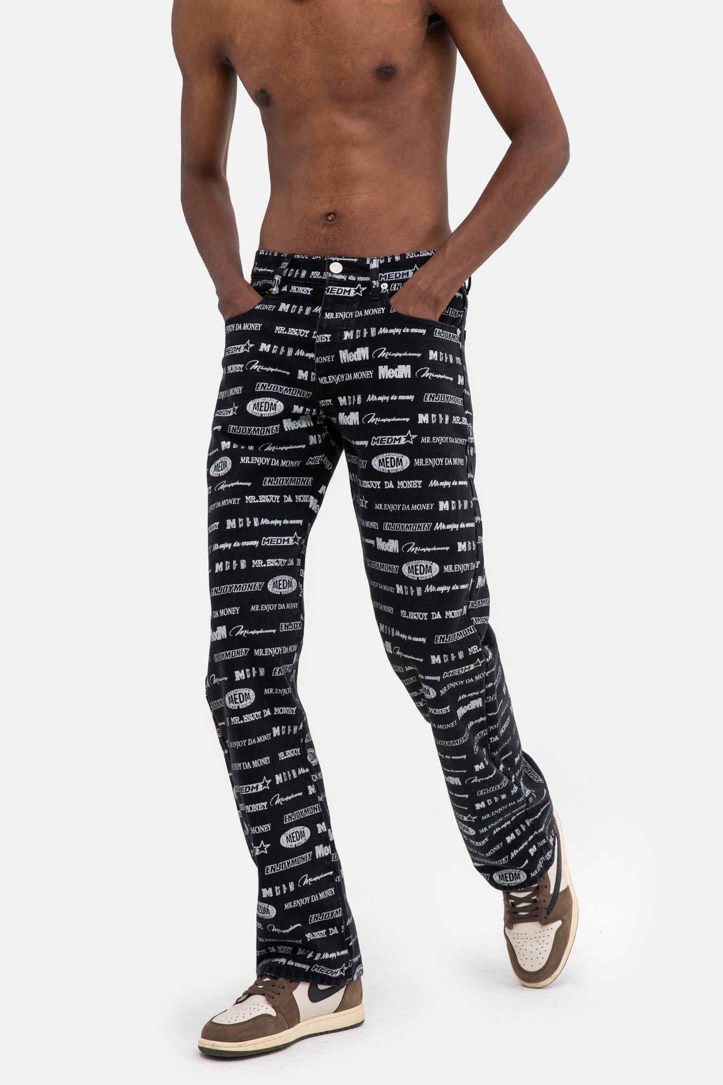 MEDM ロゴ柄プリント ブラックデニムパンツ