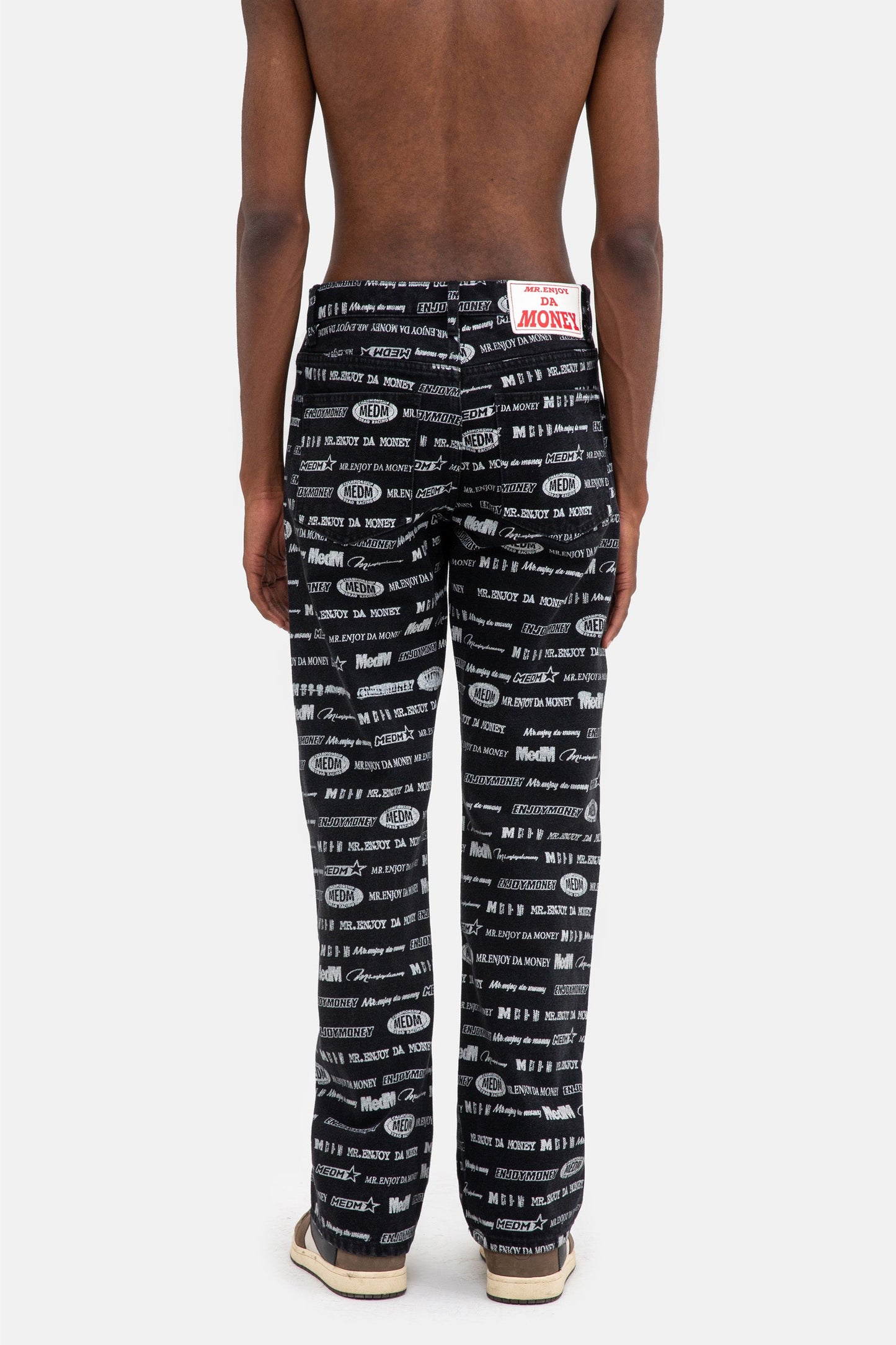MEDM ロゴ柄プリント ブラックデニムパンツ