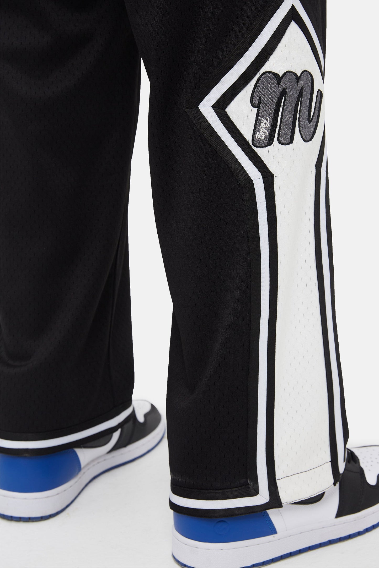 MEDM 刺繍ロゴパンツ