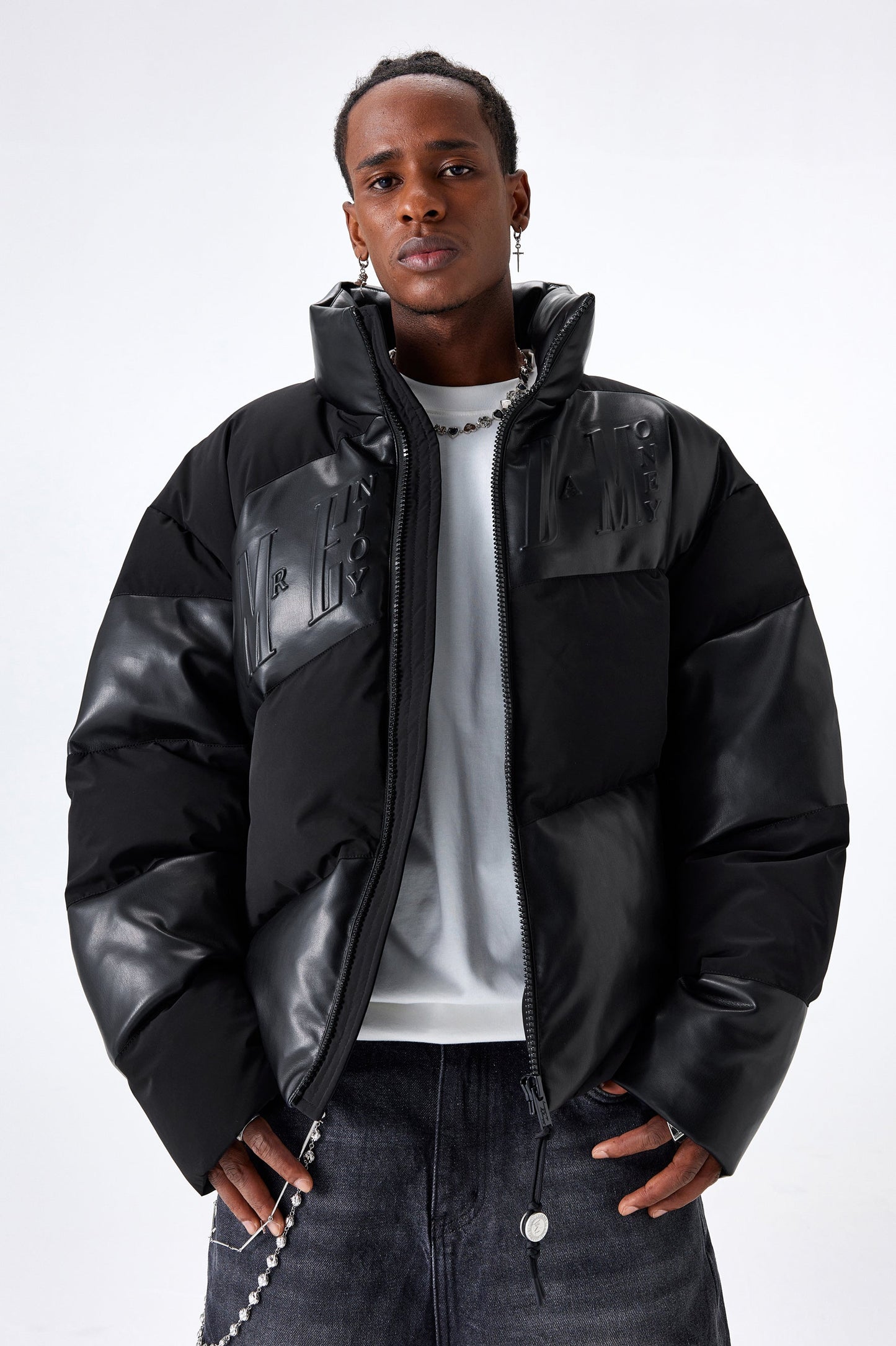 MEDM 엠보싱 로고 다운 재킷