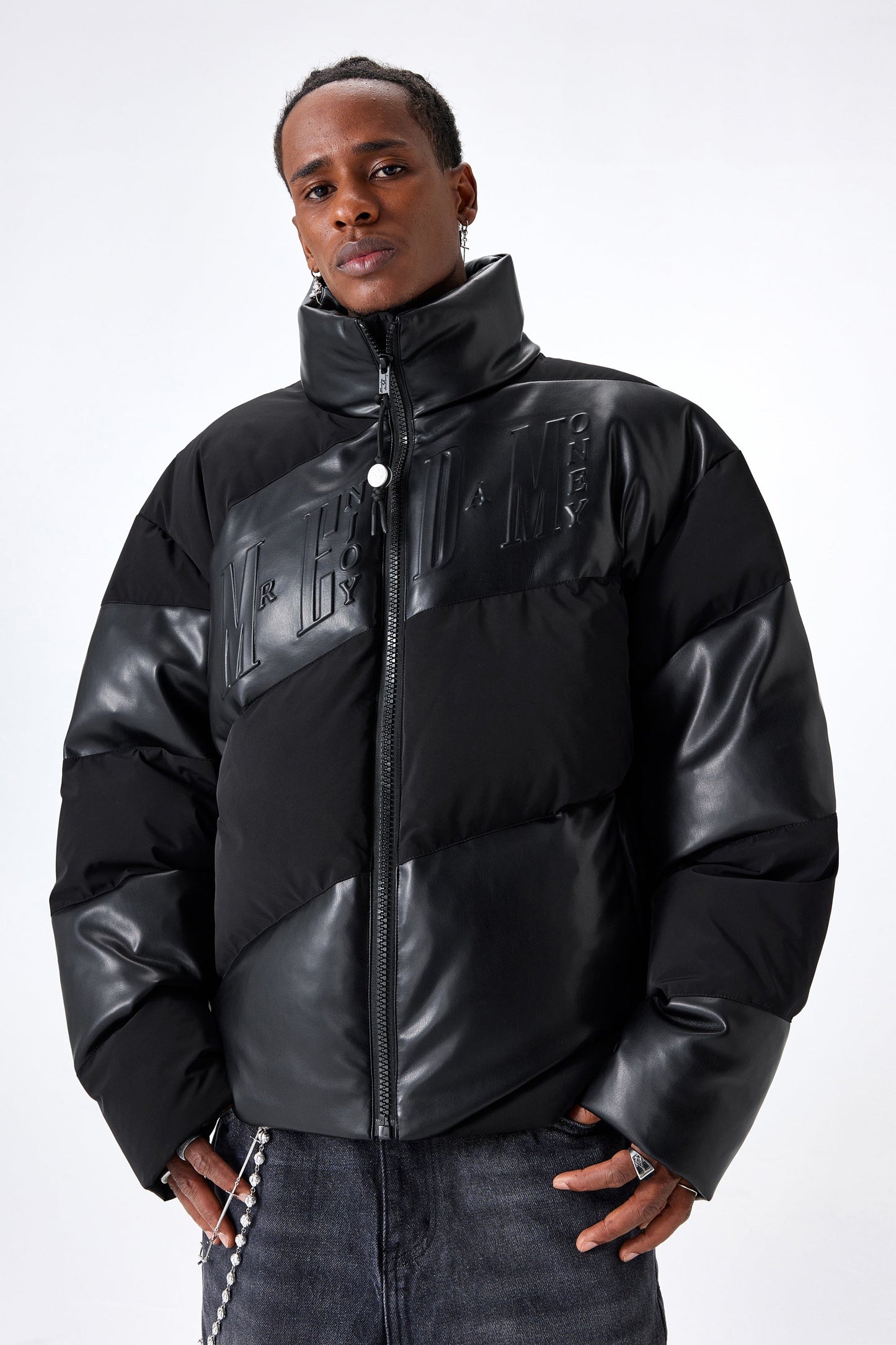 MEDM 엠보싱 로고 다운 재킷