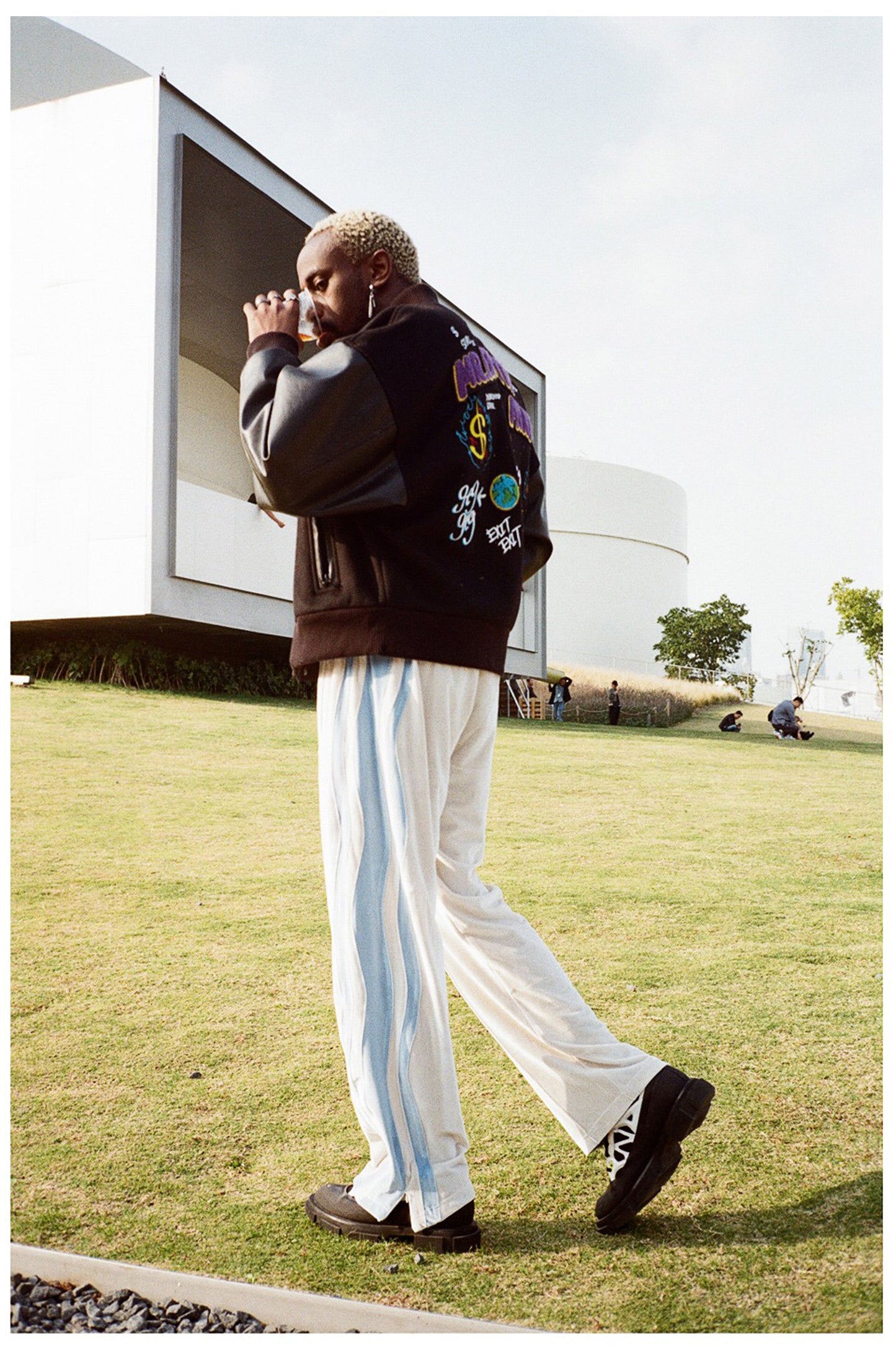 MEDM 자수 패치 재킷